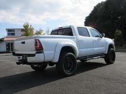 2009yモデル　新車並行車　4WD　実走46800マイル　リフトUP社外足回り　社外20インチAW＆オバフェン＆グリルガード　トノカバー＆ベッドライナー