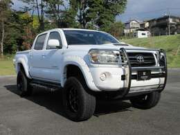 2009yモデル　新車並行車　4WD　実走46800マイル　リフトUP社外足回り　社外20インチAW＆オバフェン＆グリルガード　トノカバー＆ベッドライナー