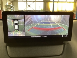 狭い場所での駐車やすれ違いなどでより的確な運転操作に役立つ360°ビューモニターが装備されています。