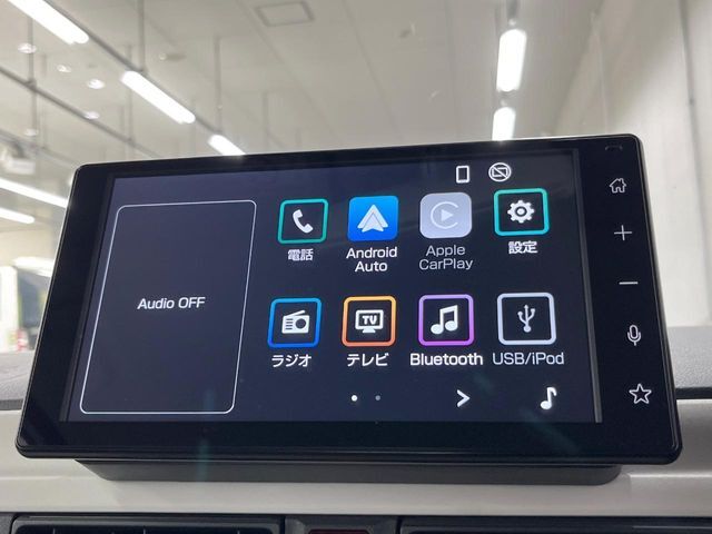 【ディスプレイオーディオ】視認性が高いディスプレイ付きオーディオを装備♪操作性も良好で直感的なソース選択が可能です。バックカメラを接続すれば後退時のカメラ画像もチェックでき便利！