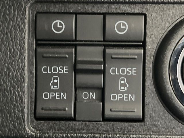 【両側パワースライドドア】スマートキーや運転席のスイッチで後席両側スライドドアの開閉が可能♪電動だから力を入れてドアを開ける必要が無く、小さなお子様でも簡単に開け閉めでき快適です♪