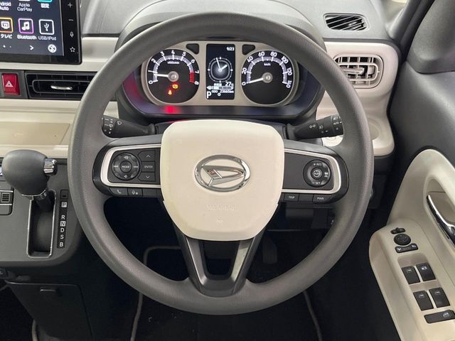 ステアリングも使用感が少なく、きれいな状態となっております♪