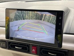 【バックカメラ】駐車時に後方がリアルタイム映像で確認できます。大型商業施設や立体駐車場での駐車時や、夜間のバック時に大活躍！運転スキルに関わらず、今や必須となった装備のひとつです！