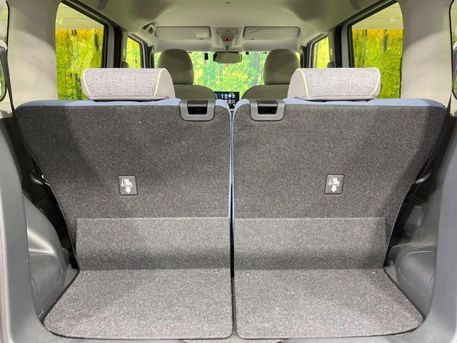 普段のお買い物や通勤、送迎等に十分な荷室スペースを確保しております。セカンドシートを倒すと、大きな荷物の積載も可能です♪