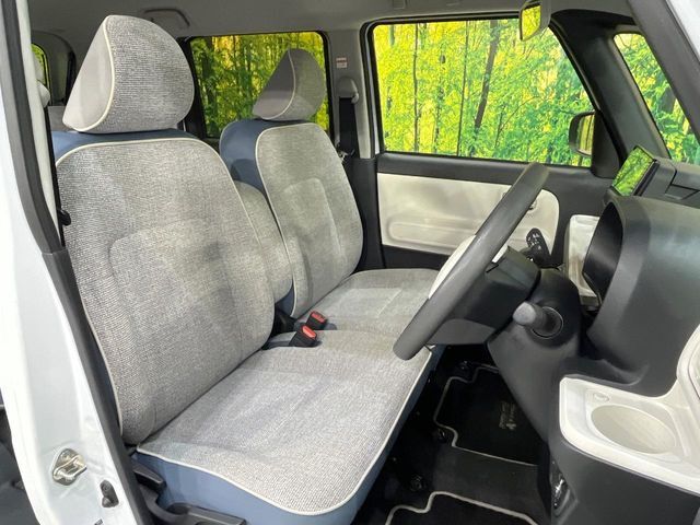 運転席シート廻りは使用感も少なく、良好な状態となっています。前オーナー様が丁寧に使っていたことがよくわかりますね。