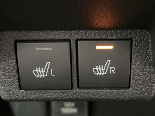 【シートヒーター】寒い日に重宝するシートヒーター！エアコンより早く温まってくれるので寒がりの人も安心ですね♪エアコンの温風は乾燥するから苦手、という方にもをおすすめです。