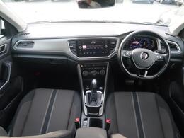 シンプルなデザインと一目でわかるスイッチの配置はPeoples　Car＝みんなの車という考えの現れです。各スイッチにはバックライトもついており、夜間でも安全に操作して頂けます。