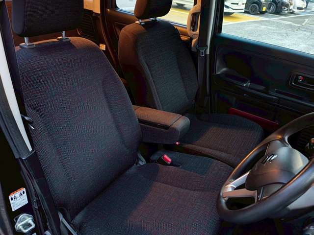 運転席は座った瞬間から心地よく、長時間のドライブでも快適。丁寧に使われていたことが伝わる綺麗さです。