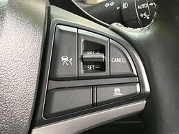 【アダプティブクルーズコントロール】高速道路での長距離走行が楽に！！自動で速度を保つクルーズコントロールが、衝突軽減システムと連携し、前方の車両を感知して車間を保つように速度調節してくれます！！