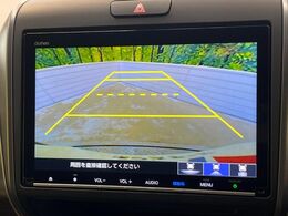 【バックカメラ】駐車時に後方がリアルタイム映像で確認できます。大型商業施設や立体駐車場での駐車時や、夜間のバック時に大活躍！運転スキルに関わらず、今や必須となった装備のひとつです！