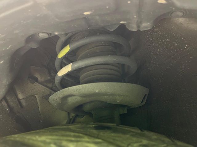 お車を安心してお乗りいただく為には、足回りの定期点検が欠かせません。サービスサポート（有償保証）では無料点検もご提供しており、安心のカーライフをお過ごしいただけるサポート体制が整っています。