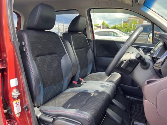 運転席シート廻りは使用感も少なく、良好な状態となっています。丁寧に使われていたことがよくわかりますね。