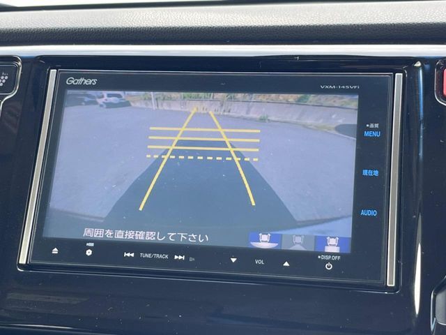 【バックカメラ】駐車時に後方がリアルタイム映像で確認できます。大型商業施設や立体駐車場での駐車時や、夜間のバック時に大活躍！運転スキルに関わらず、今や必須となった装備のひとつです！
