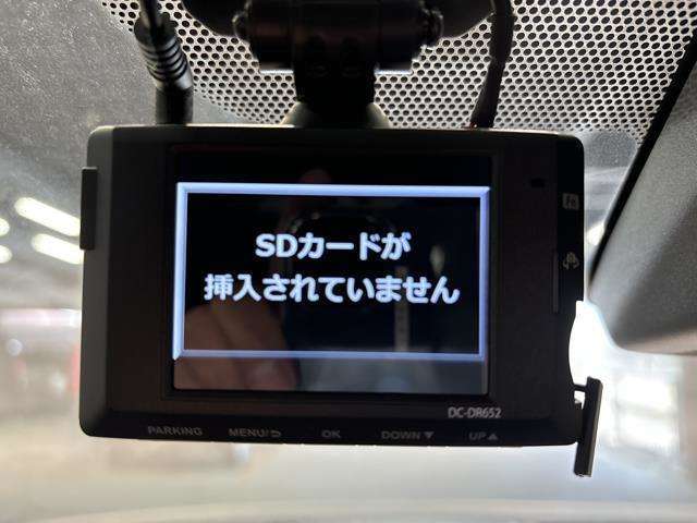 ドライブレコーダー装備してますよ。　思いでの記録や万が一の時の記録にも便利ですね。