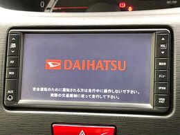 【純正ナビ】人気の純正ナビを装備しております。ナビの使いやすさはもちろん、オーディオ機能も充実！キャンプや旅行はもちろん、通勤や買い物など普段のドライブも楽しくなるはず♪