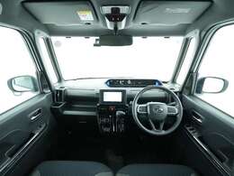 インパネ廻りと運転席です！シンプルにスッキリとまとまったインパネ廻りは運転操作に迷いにくくなっております！
