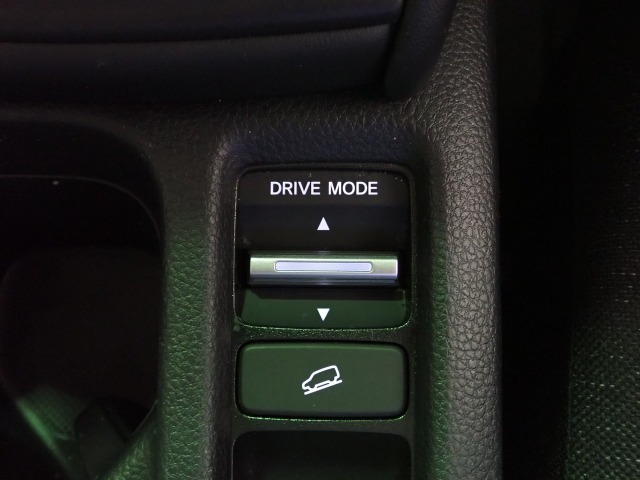 ◆東海地区最大級の展示場に自社整備工場完備で安心♪三重県でホンダ車をお探しならU-Select鈴鹿へご用命ください♪お問い合わせは　TEL　059-378-7717　へお気軽にお問い合わせください◆