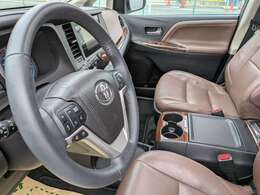 自社工場内にはアライメントテスター、大経タイヤ対応のタイヤチェンジャーを導入しております。