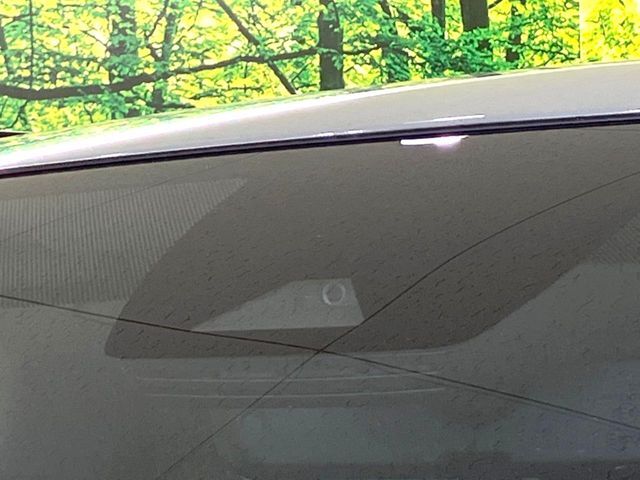 【トヨタセーフティセンス】走行中に前方の車両等を認識し、衝突しそうな時は警報とブレーキで衝突回避と被害軽減をアシスト。より安全にドライブをお楽しみいただけます。