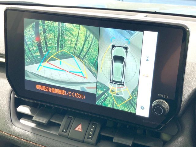 【パノラミックビューモニター】専用のカメラにより、上から見下ろしたような視点で360度クルマの周囲を確認することができます☆死角部分も確認しやすく、狭い場所での切り返しや駐車もスムーズに行えます。