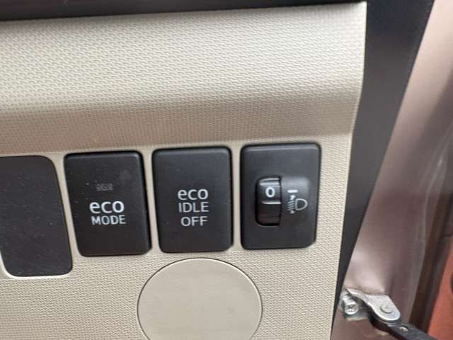 他にも画像がございますので、是非ご覧頂ければと思います。より詳しくお車をご覧いただけます。