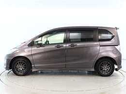 おひとり、恋人、ご友人、ご家族など、少人数でも大人数でもお出かけが楽しめます。この車で楽しいドライビングライフを送りましょう♪