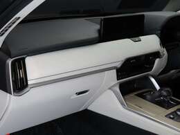 助手席側もパワーシートが装備されています。