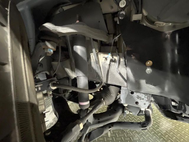 お車を安心してお乗りいただく為には、足回りの定期点検が欠かせません。サービスサポート（有償保証）では無料点検もご提供しており、安心のカーライフをお過ごしいただけるサポート体制が整っています。