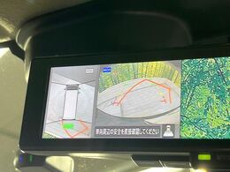 【アラウンドビューモニター】専用のカメラにより、上から見下ろしたような視点で360度クルマの周囲を確認することができます☆縦列駐車や幅寄せ時に活躍してくれます♪