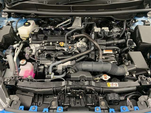 エンジンルームもピカピカ洗浄済み。