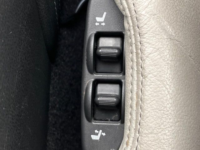 【パワーシート】スイッチ一つで簡単にシートの微調整が可能！電動だから力もいりません！快適なシートポジションにセットして、快適なドライブをお楽しみください。