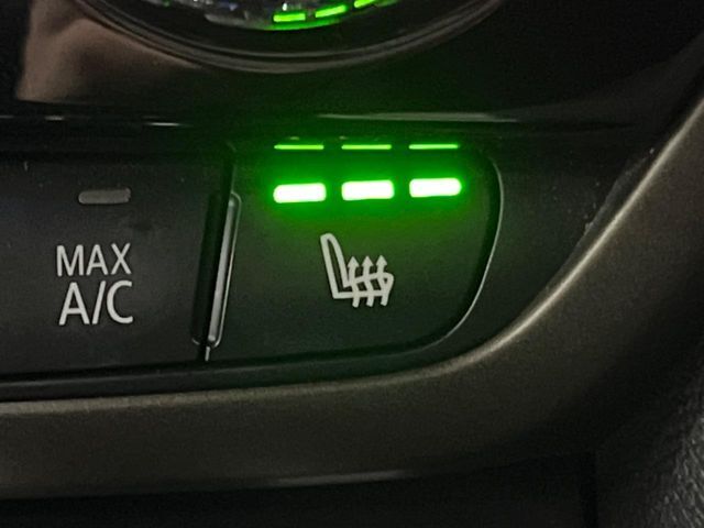 ●フロントシートヒーティング：運転席・助手席共に三段階で調節が可能なシートヒーターを装備しております。季節を問わず快適にご使用いただけます。