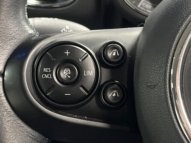 ●レーダークルーズコントロール：前の車との車間距離を一定にとりつつ、一定速度で自動走行してくれる次世代のクルーズコントロール！主に高速道路や自動車専用道路で使用する便利な機能です！