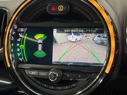 ●ガイドライン付きバックカメラ：不安な駐車もこれで安心！ガイドライン付きなので狭い箇所での駐車もラクラクです！