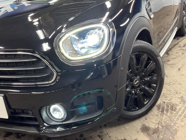 ●LEDヘッドライト：夜間走行時も良好な視界を確保し安心して運転できる高輝度LEDヘッドライトを装備！点灯速度が早く、消費電力も抑えられています。