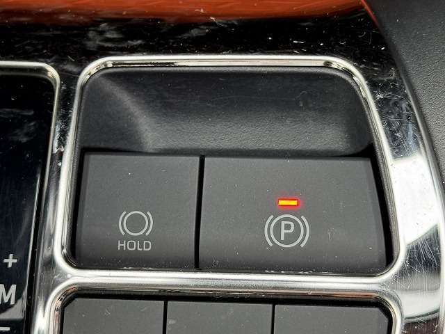 力の弱い方や、障害のある方であっても、簡単に操作できる【電動パーキングブレーキ】を装備しております。