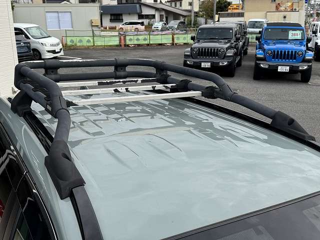 【ルーフラック】テントやコンテナといった大型の荷物を車の屋根に載せることができるので、積載量をアップすることができます。