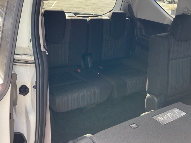 3列目シートもあるので家族でのお出かけに便利です。