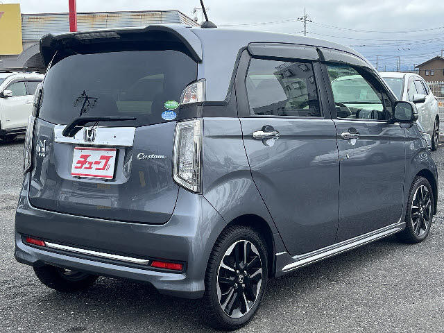 内装はルームクリーニング（室内清掃）後の納車となります♪♪除菌と消臭のメニューもご用意しております。プロスタッフがまごころ込めて仕上げます！！