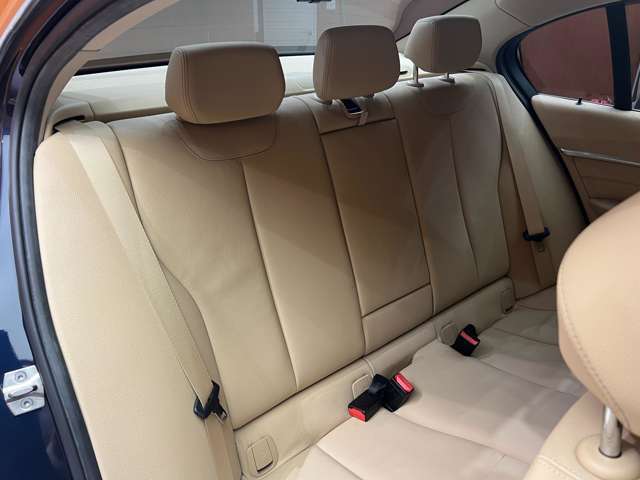 安心してカーライフを始めていただくことが出来るよう、納車前にディーラー整備工場もしくは熟練メカニックが在籍する輸入車専門の整備工場にて点検を行い、必要な整備を実施いたします。