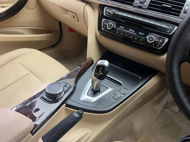 輸入車ディーラー採用のドライブレコーダーも選べます。万が一の事故の際のお守りとしていかがでしょうか？その他様々なオプションをご用意しております。