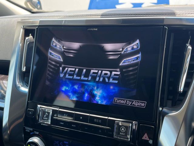 【BIG-X11インチナビ】人気の大画面BIG-Xナビを装備。専用設計で車内の雰囲気にマッチ！ナビ利用時のマップ表示は見やすく、テレビやDVDは臨場感がアップ！いつものドライブがグッと楽しくなります♪