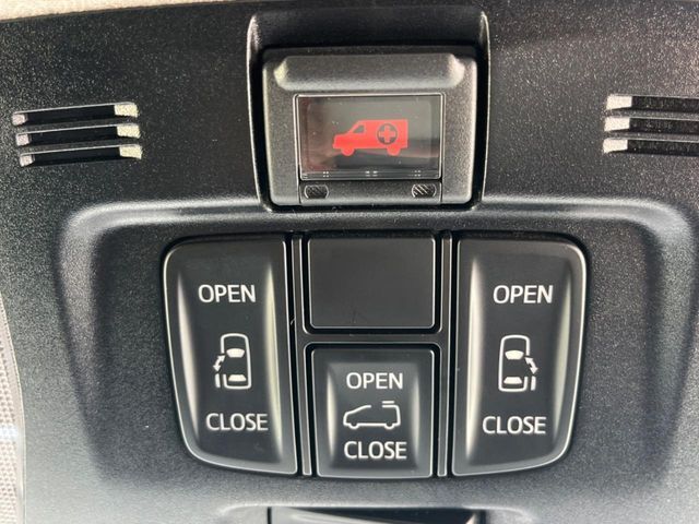 【両側パワースライドドア】スマートキーや運転席のスイッチで後席両側スライドドアの開閉が可能♪電動だから力を入れてドアを開ける必要が無く、小さなお子様でも簡単に開け閉めでき快適です♪