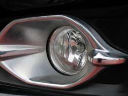 創業73年の実績！R260沿いのピンクの看板とショールームが目印！！全天候型屋内展示場！　当店でご購入のお車の、車検＆法定点検時のオイル交換は無料！！フリーダイヤル：0078-6002-341933