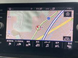 【純正ナビ】一体感のあるナビは、高級感ある車内を演出してくれます。Bluetooth再生などオーディオ機能も充実しておりますので、運転もより楽しめます♪