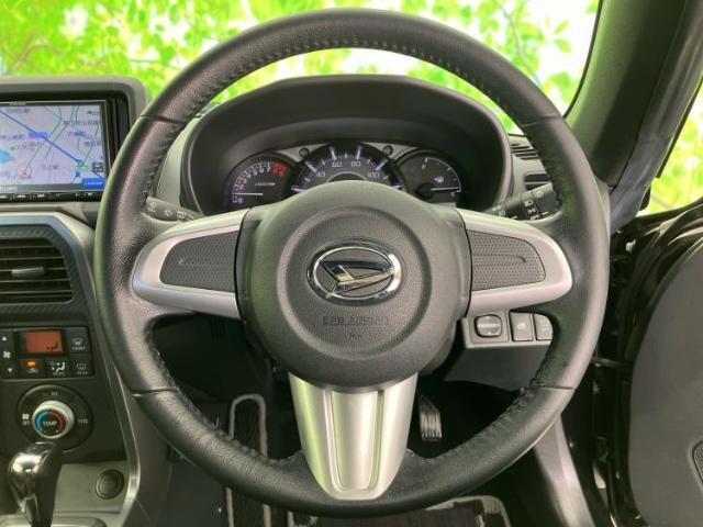 WECARSの展示場では実際に見て、触ってお車をお選びいただけます！知識の豊富な営業スタッフが様々なカーライフをご提案いたします！