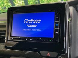 【純正ナビ】人気の純正ナビを装備しております。ナビの使いやすさはもちろん、オーディオ機能も充実！キャンプや旅行はもちろん、通勤や買い物など普段のドライブも楽しくなるはず♪