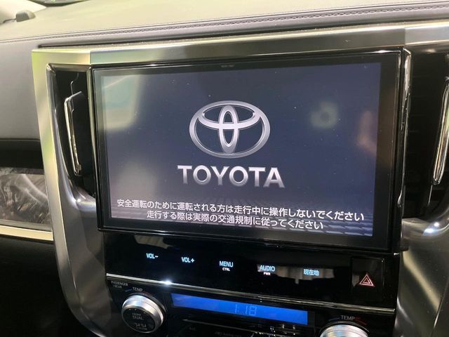 【大画面ナビ】人気の大型10インチナビを装備。存在感のある大画面はインパクト大！ナビ利用時のマップ表示は見やすく、テレビやDVDは臨場感がアップ！いつものドライブがグッと楽しくなります♪