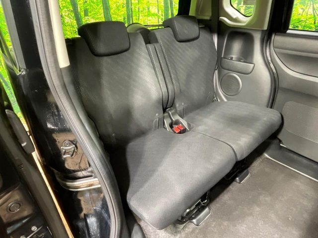 後部座席も気になるようなキズ・汚れやへたり等、大きなダメージはなく、良好な状態です。