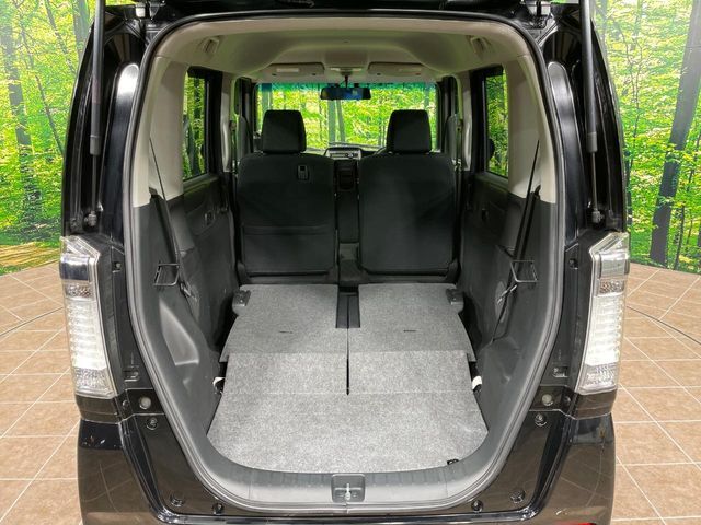 普段のお買い物や通勤、送迎等に十分な荷室スペースを確保しております。セカンドシートを倒すと、大きな荷物の積載も可能です♪